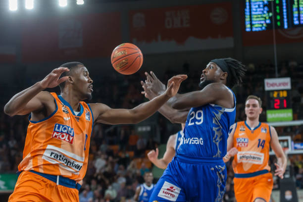 持在高水准 持在高水准